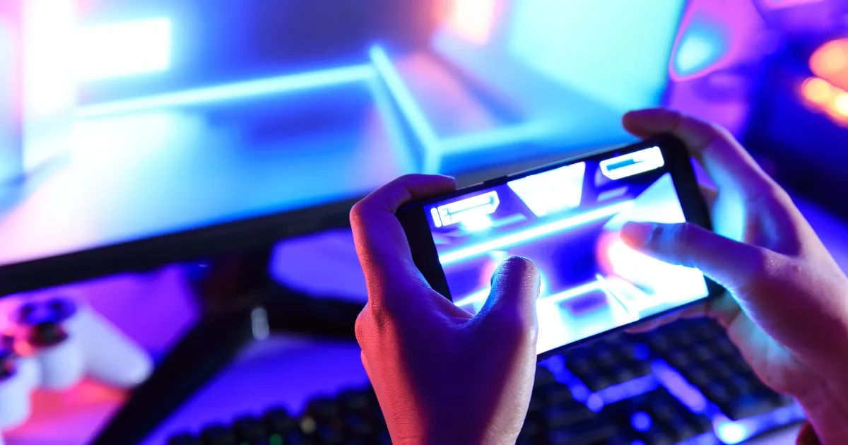 Why do dedicated servers improve online games?